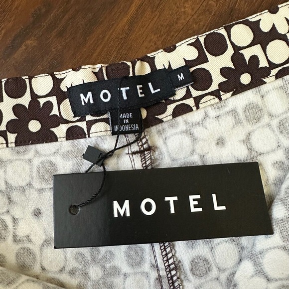 NWT MOTEL ROCKS Zoven Flare Trouser in Patchwork Daisy Brown - Picture 8 of 13